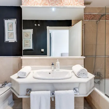 Molo Residences Boutique & *