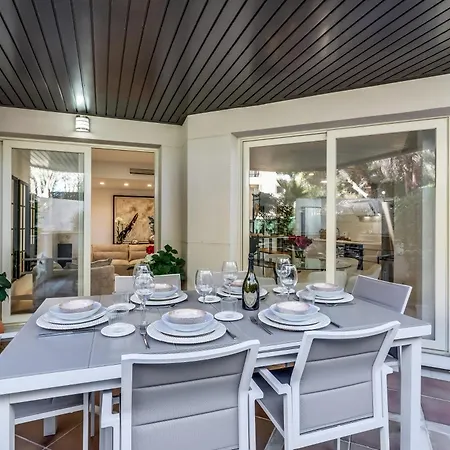 Molo Residences Boutique & *